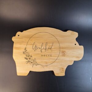 Egyedi gravírozott figurás bambusz vágódeszka